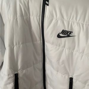 Therma fit Nike jacket never worn like new négociable size M
